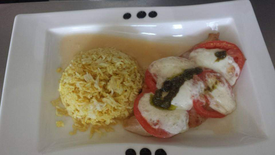 überbackenes Fleisch mit Reis vom Catering Cafe